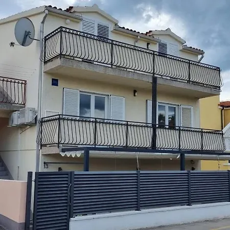 Apartment Leana