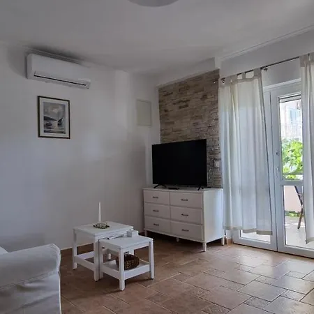Apartment Leana