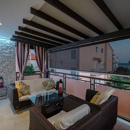 Leana Apartment