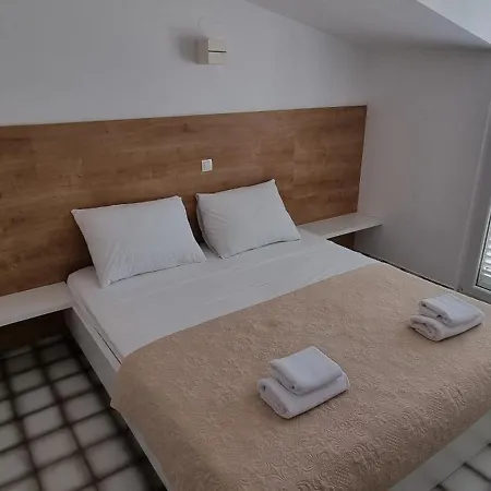 Leana Apartment